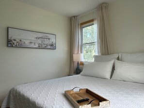6 bedrooms, iron/ironing board, travel cot, free WiFi - The Blue Heron-Spacious Waterfront Eastern Shore getaway with kayaks (Woolford)