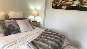 2 bedrooms, iron/ironing board, bed sheets