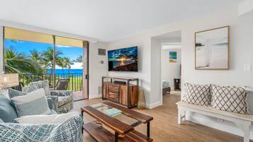 Luxury Condo | Living area | Smart TV