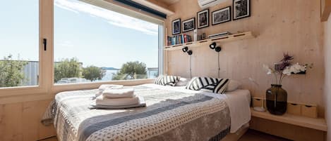 2 bedrooms, WiFi, bed sheets