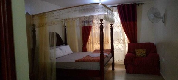 3 bedrooms, iron/ironing board, bed sheets