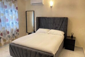 3 chambres, fer et planche à repasser, Wi-Fi, draps fournis