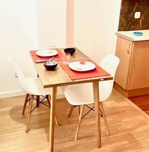 Dining - Charming 1-Bed Apartment in Tarragona (Tarragona)