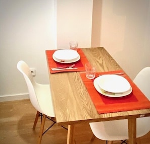 Dining - Charming 1-Bed Apartment in Tarragona (Tarragona)