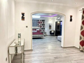 المنشأة من الداخل