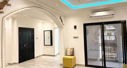 2 Bed Apartment Sleeps 4 - Jacuzzi, Parking, Wifi