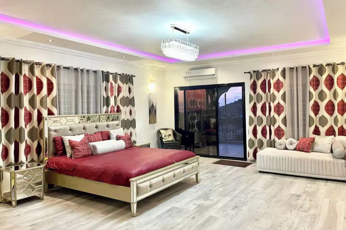 2 多间卧室、熨斗/熨衣板、WiFi、床单