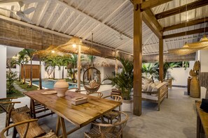 Deluxe Villa, 5 Bedrooms, Non Smoking, Private Pool | Dining room