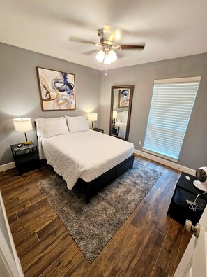 4 室のベッドルーム、アイロン / アイロン台、旅行用ベビーベッド、WiFi (無料)