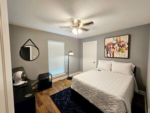 4 chambres, fer et planche à repasser, lit parapluie, Wi-Fi gratuit