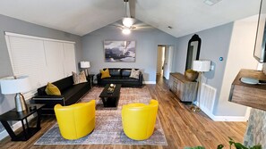 Smart TV, fireplace