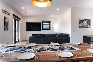 Condo | Área de estar | TV de tela plana