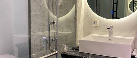 Standard Double or Twin Room | Bathroom | Slippers, towels, soap, shampoo