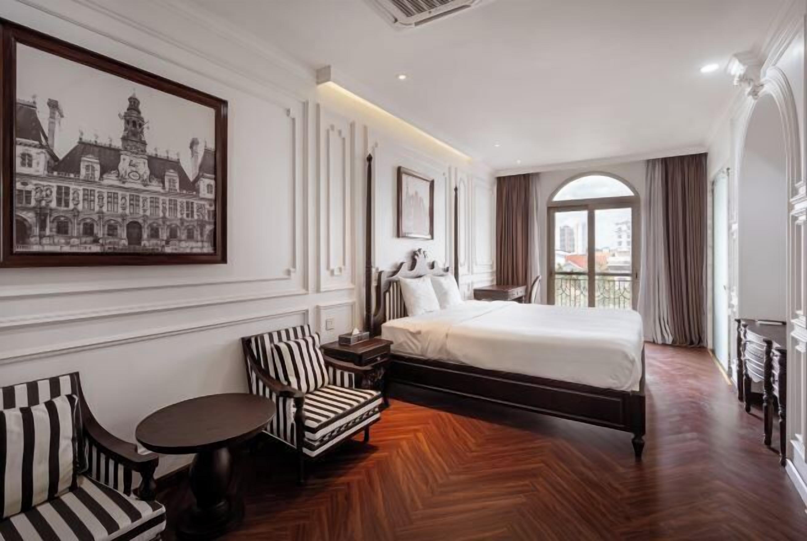 Blackout drapes, free WiFi