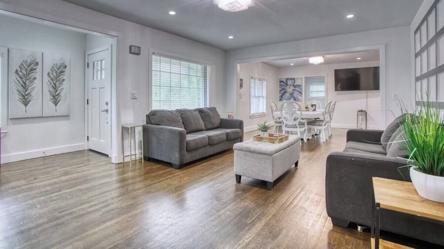 Buckhead Chateau Message Now for Summer Special