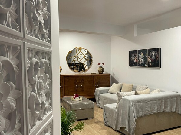 Interior - Zebrano Apartment in Kallithea Rhodes (Rhodes)