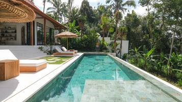 Kolam renang outdoor