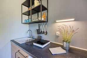 Fridge, microwave, stovetop, toaster - Blue Studio Apartment, Veli Lošinj, Croatia (Veli Lošinj)