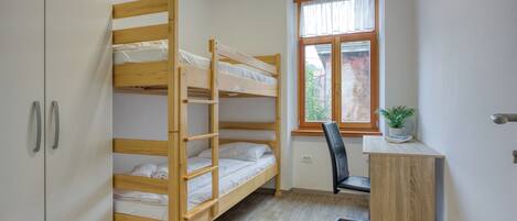 3 bedrooms, free WiFi, bed sheets