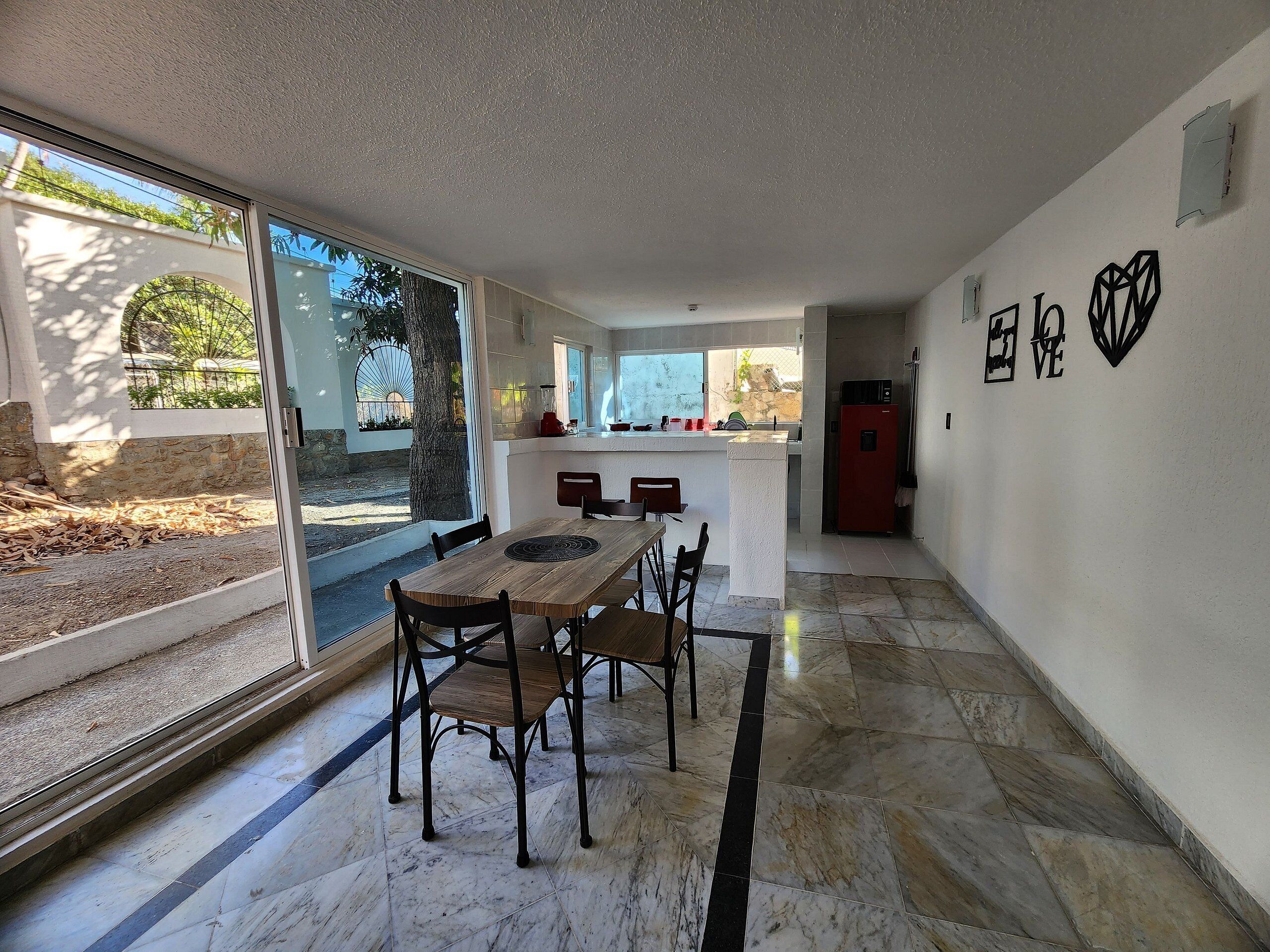 Deluxe-Villa, 1 Schlafzimmer, Haustiere gestattet, Gartenblick | Speisen