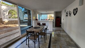 Villa Deluxe, 1 habitación, se aceptan mascotas, vista al jardín | Restaurantes