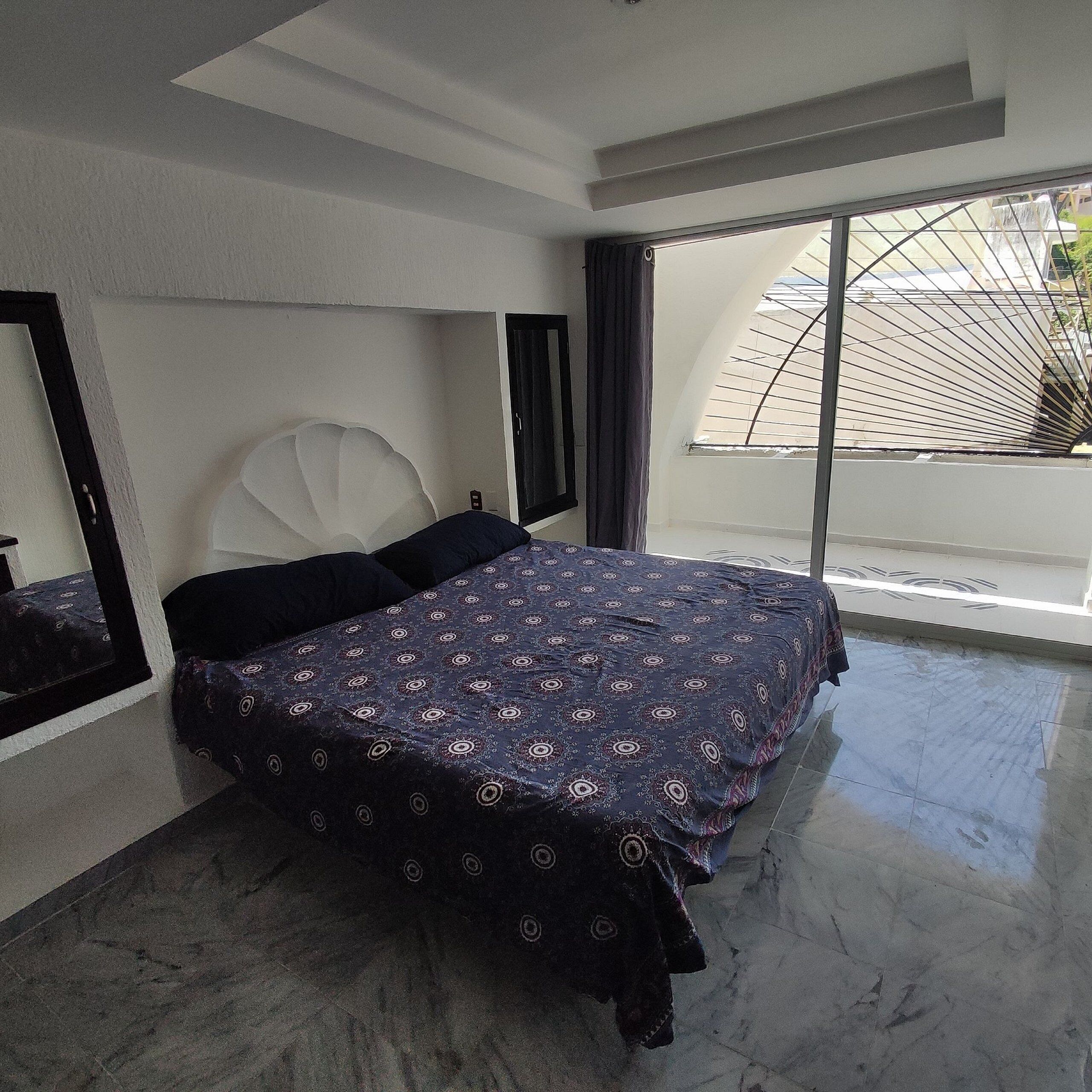 Villa Confort | Camas con efecto memoria, decoración personalizada y muebles diferentes 