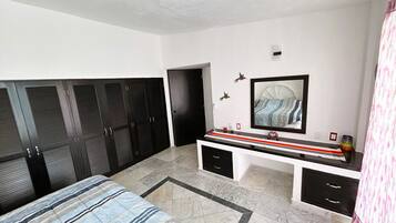Villa panorámica, 1 habitación, balcón, vista al océano | Camas con efecto memoria y cortinas blackout