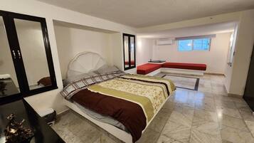 Villa Deluxe, 1 habitación, Se admiten mascotas, vistas al jardín | Colchones viscoelásticos, cortinas opacas, tabla de planchar con plancha
