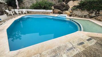 Panoramic-Villa, 1 Schlafzimmer, Balkon, Meerblick | Pool | Außenpool, geöffnet von 08:00 Uhr bis 21:00 Uhr, Liegestühle