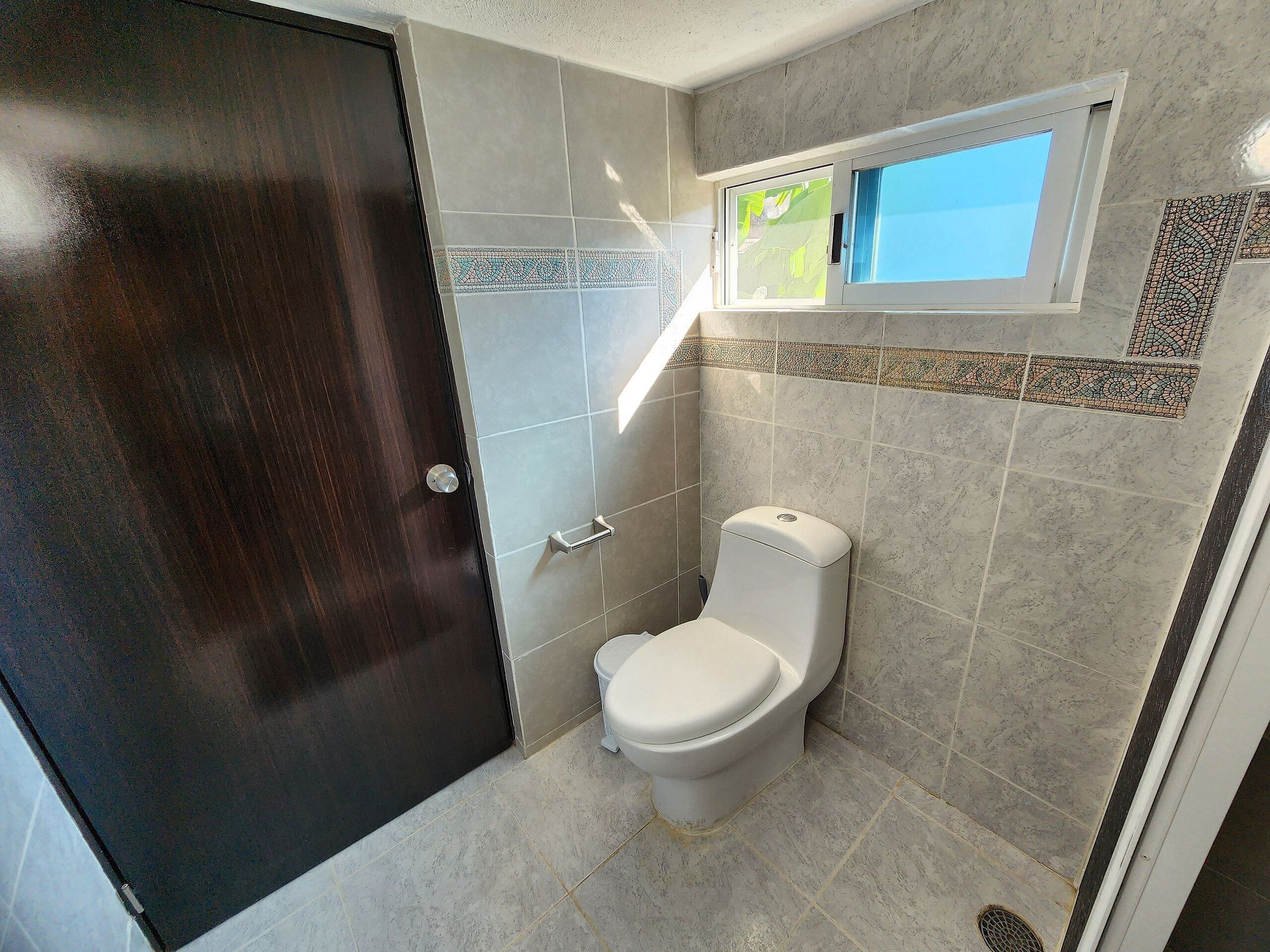 Villa básica, 1 habitación, acceso para personas con movilidad reducida | Baño | Secadora de cabello, toallas, jabón, shampoo 
