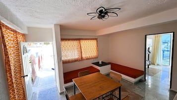 Family Villa, 2 Bedrooms, Partial Ocean View | Dining