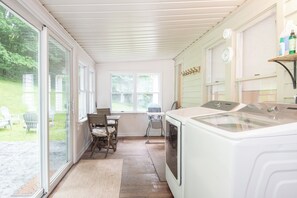 Interior - Secluded cottage, sleeps 6, private and peaceful (Mcveytown)