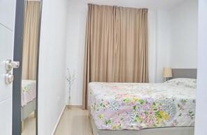 3 chambres, fer et planche à repasser, Wi-Fi, draps fournis