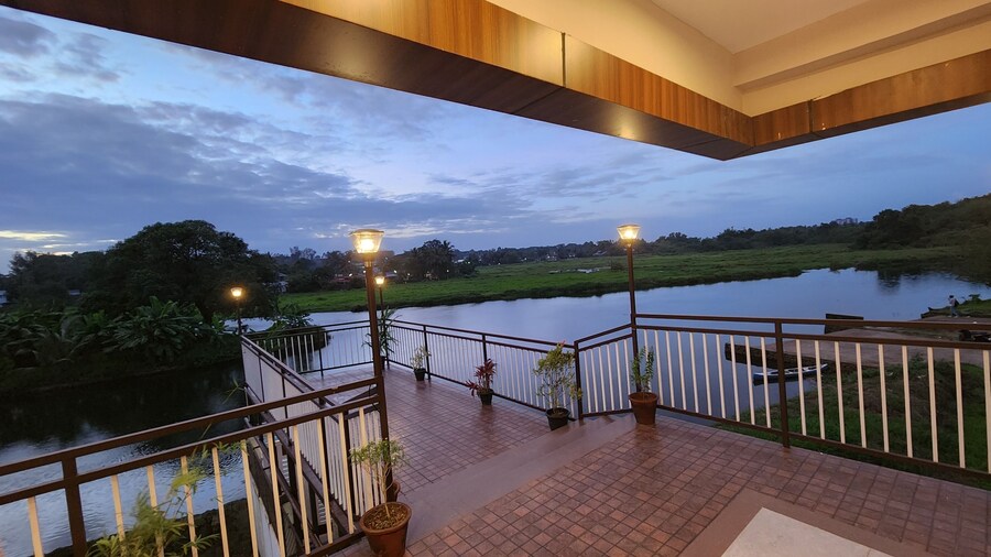 Riverscape Tranquil Serviced Apartments