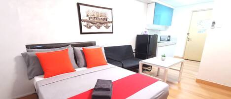 1 bedroom, iron/ironing board, internet, bed sheets