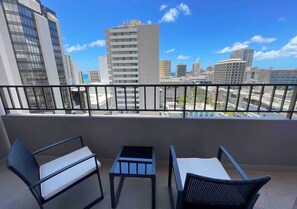 Property grounds - Heart of Waikiki w/ Kitchen - Free Parking - King Bed - Corner Unit - Partial Ocean View (Honolulu)