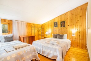 5 bedrooms, desk, iron/ironing board, free WiFi