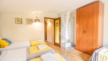 5 Schlafzimmer, Schreibtisch, Bügeleisen/Bügelbrett, kostenloses WLAN