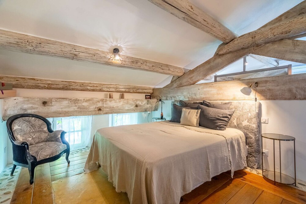 Saint Rémy de Provence A Town House with a swimming pool Sleeps 13