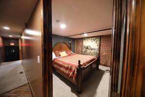 4 bedrooms, iron/ironing board, travel cot, WiFi