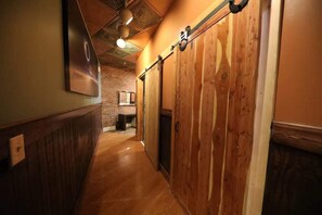 Interior - Walk to Broadway: The Printers Alley Speakeasy (Nashville)