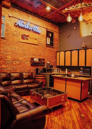 Interior - Walk to Broadway: The Printers Alley Speakeasy (Nashville)