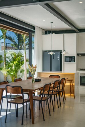 Dining room - Villa Vantage 7 (Kerobokan)