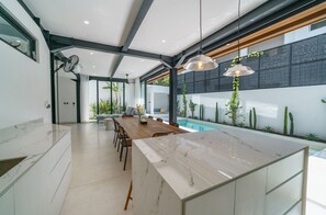 Dining room - Villa Vantage 7 (Kerobokan)