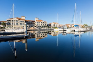 Marina Harbour View 2 Beds with Balcony