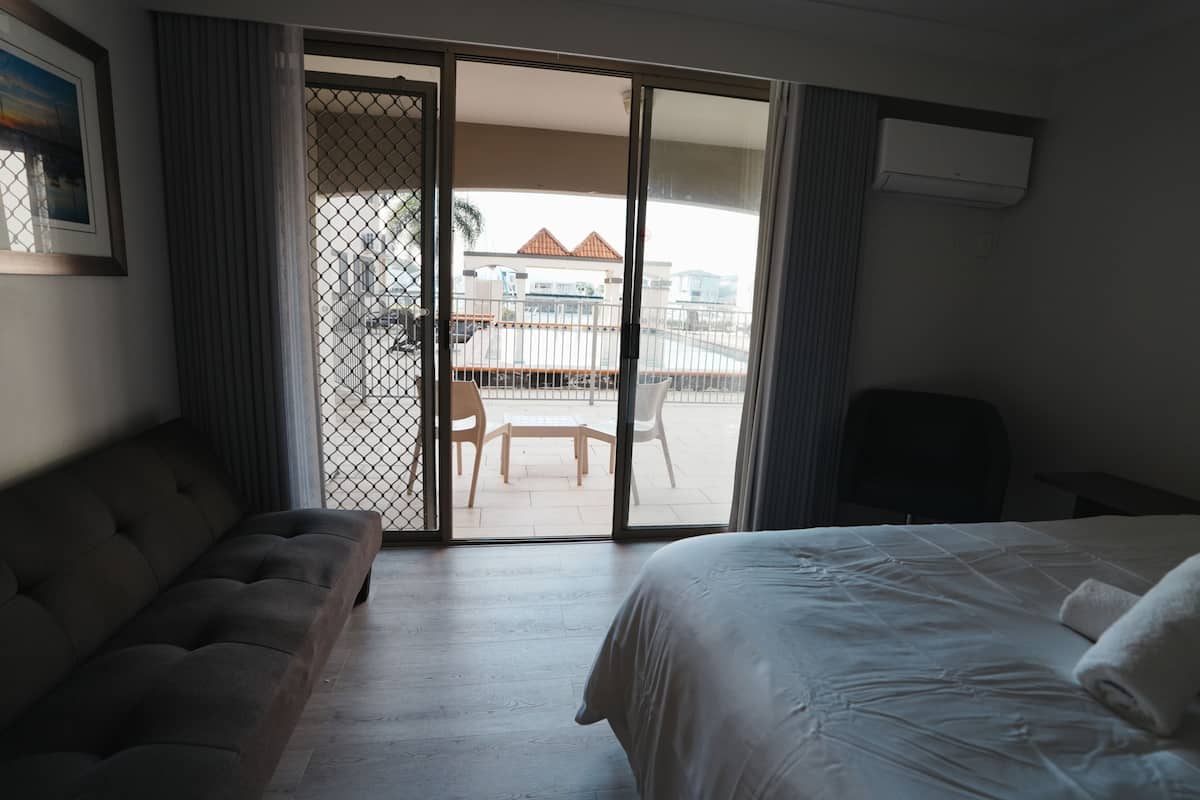 Studio Apartment 2 Queen Beds No Balcony | Terrace/patio