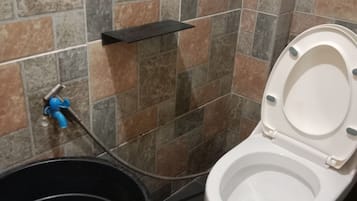 Apartamento | Banheiro | Bidê, toalhas de banho, sabonete