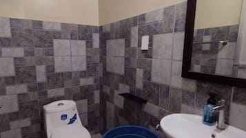 Estudi Comfort | Bany | Bidet, tovalloles i sabó