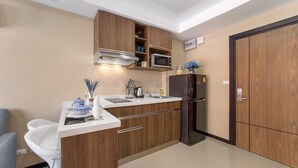 Electric kettle, toaster - Naiharn Sea Condominium S311 (Rawai)