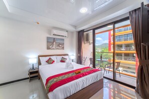 1 bedroom, iron/ironing board, free WiFi - Naiharn Sea Condominium S311 (Rawai)